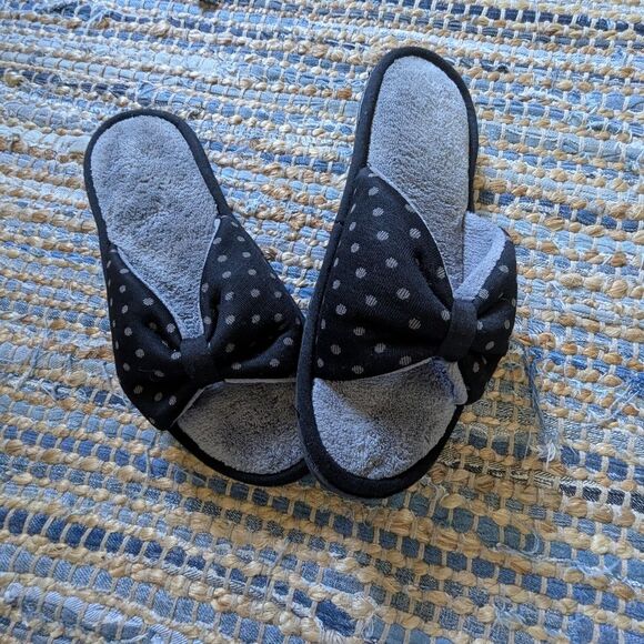 Isotoner Bow Slippers 7.5/8 Black Gray Whimsical Girlhoodcore Cozy Comfy - Picture 4 of 10